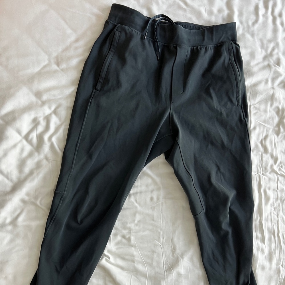 Men lululemon Melanite gray sojourn pants